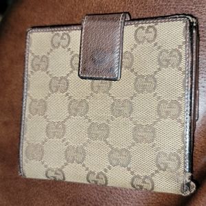 Authentic Gucci snap wallet